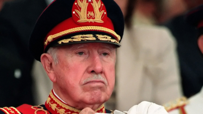 Justicia acoge demanda civil contra herederos de Augusto Pinochet y ordena restitución de US$16 millones