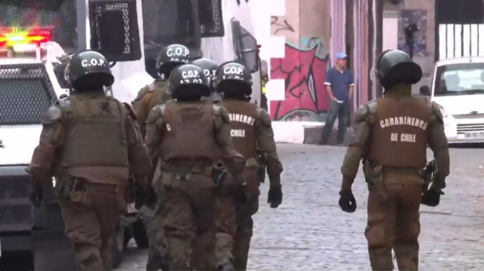 Seis liceos emblemáticos fueron desalojados por Carabineros tras toma de estudiantes: No hubo detenidos