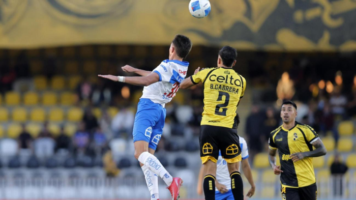 Coquimbo goleó a Universidad Católica por 3-0: Los piratas lideran el Campeonato Nacional