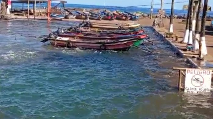 Olas del tsunami llegaron a Rapa Nui: Así fue el momento en que agua ingresó a vereda de Caleta Hanga Roa