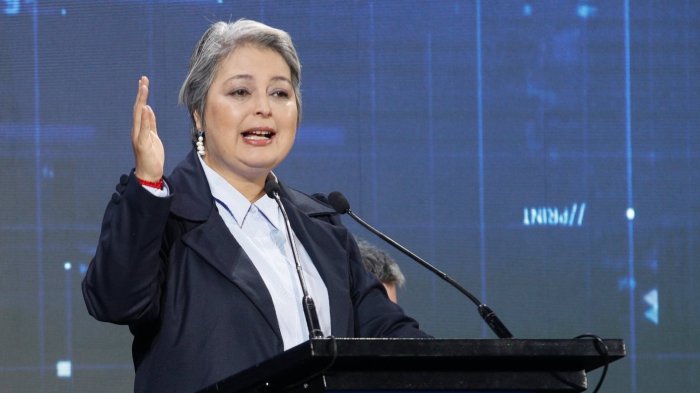 Jeannette Jara presentó a su comando de campaña con integrantes del PC, PS, FA y PPD