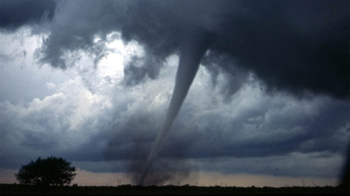 Dirección Meteorológica alerta por posibles tornados o trombas marinas en cuatro regiones del país