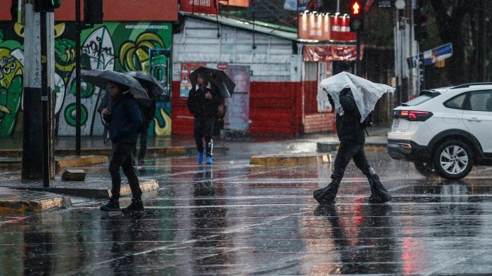 Fin de semana largo con lluvia: Altas temperaturas terminarán este jueves en la RM