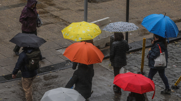 Feriado con lluvia: A esta hora inician las precipitaciones HOY viernes 15 de agosto en la RM