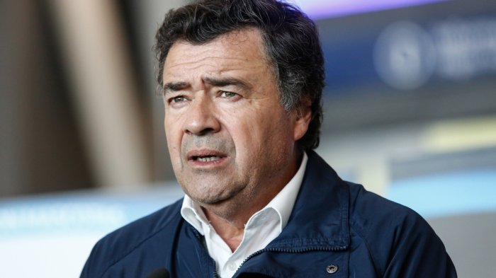 Gobierno oficializa salida del ministro de Agricultura Esteban Valenzuela