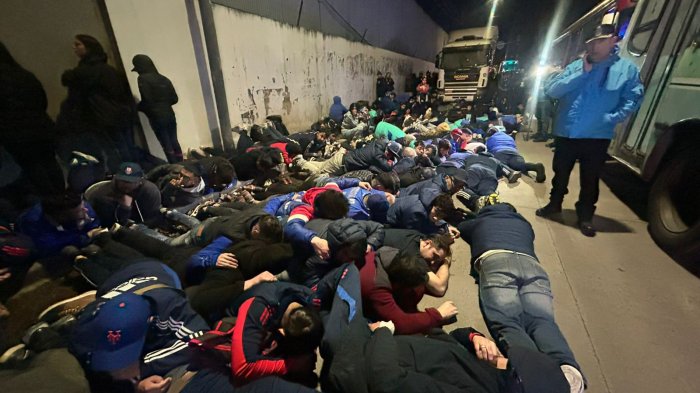 Más de 300 hinchas de la U fueron detenidos en Buenos Aires por los incidentes en el duelo ante Independiente