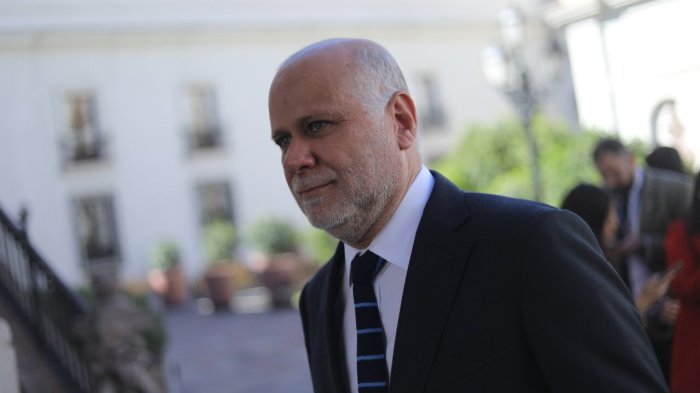 “Eso se llama barbarie”: Ministro Elizalde viaja a Argentina para ver la salud de los chilenos agredidos en Avellaneda