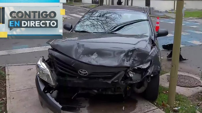 Impactante colisión entre vehículos en Las Condes: Conductor ignoró disco pare