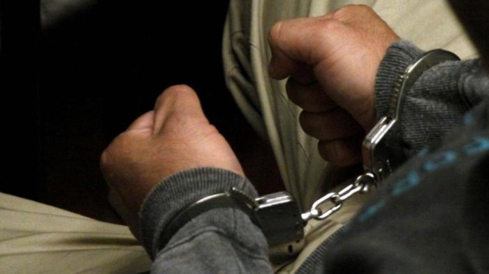 Hombre roció con líquido inflamable y prendió fuego a mujer en Villarrica: Hasta la obligó a mentir