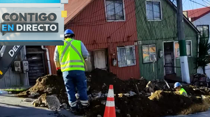 Vecinos están sin agua: Rotura de matriz genera anegamiento y riesgo de socavón en Valparaíso