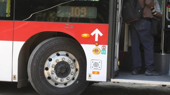 Presunto delincuente muere tras saltar y ser atropellado por el bus del Sistema Red en el que viajaba