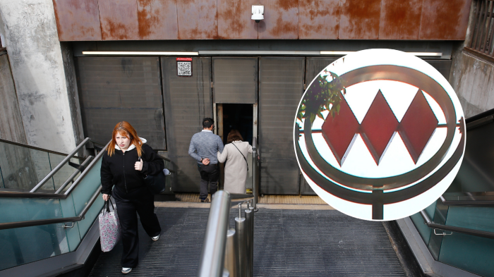Cierran siete estaciones de la Línea 4 del Metro de Santiago por persona en la vía