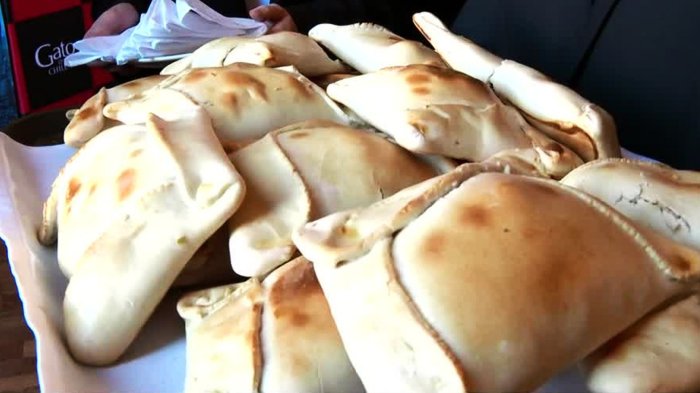 ¿Con o sin pasas? Definen cuál es la mejor empanada de Santiago 2025