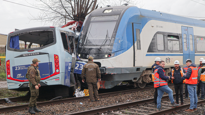 Condenan a 14 años de cárcel a conductor de taxibús por fatal colisión con Biotren