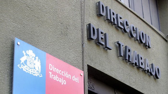Funcionaria de la DT denuncia haber sido desvinculada por vender contenido erótico: Acusa discriminación y acoso laboral