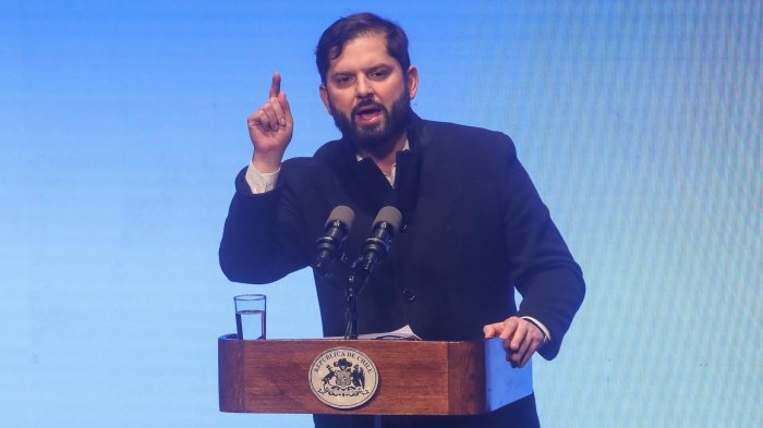 Fiscalía solicita sobreseer al presidente Boric por contratación de abogado con dinero fiscal