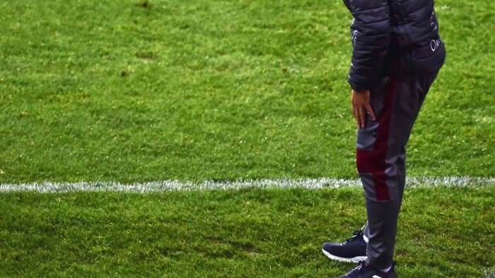 “Lo desconoció”: Mujer acusa a figura del fútbol chileno de no reconocer a su hijo de 9 años