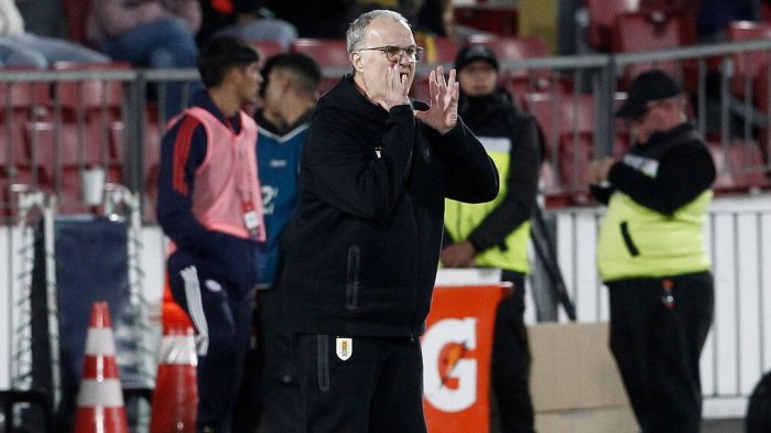 Marcelo Bielsa se emociona tras su regreso a Chile y lanza optimista mensaje a La Roja