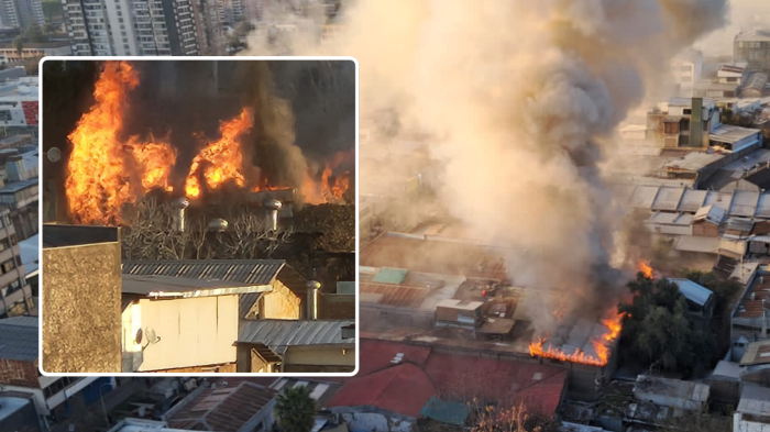 Captan descontrolado incendio en Recoleta: Hay riesgo de propagación a viviendas vecinas