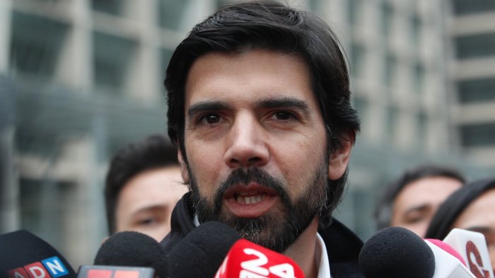 SII se querelló contra Joaquín Lavín León por presuntos delitos tributarios reiterados