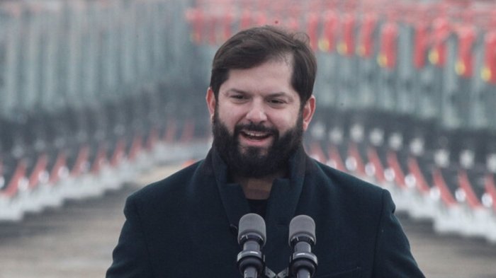 “Lo hace mejor que yo”: Pdte. Boric se tomó con humor imitación viral de niño