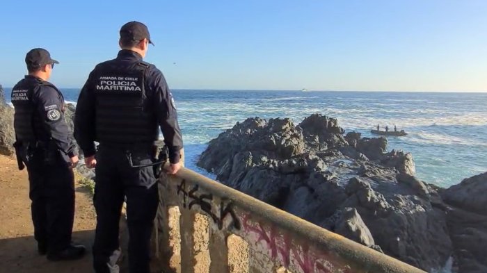 Marejadas complican búsqueda: Lo que se sabe de adolescente desaparecido tras piquero en playa de Valparaíso