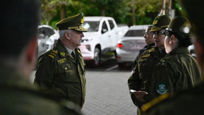 Está en riesgo vital: Carabinero fue atacado con un ladrillo en Las Condes