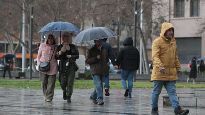 De 30° a chubascos: Anuncian drástico cambio en el tiempo de Santiago y el día que lloverá esta semana