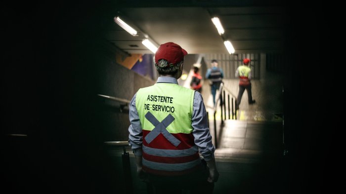 Emergencia en Metro de Santiago obligó suspensión de estaciones en Línea 1: Servicio fue normalizado