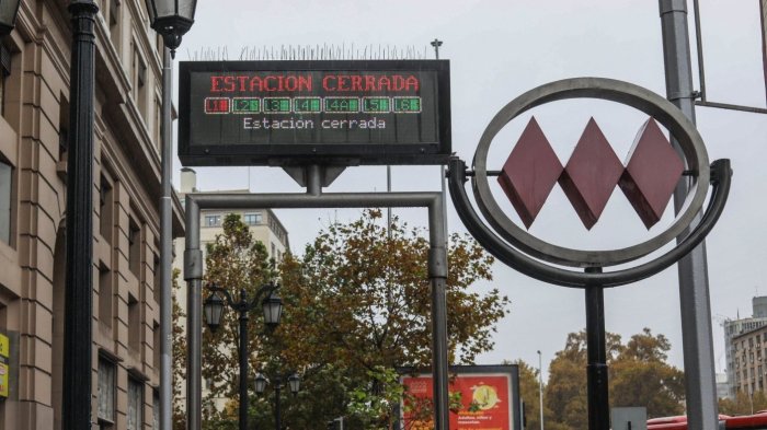 ACTUALIZACIÓN | Metro de Santiago restableció servicio en la totalidad de la Línea 1
