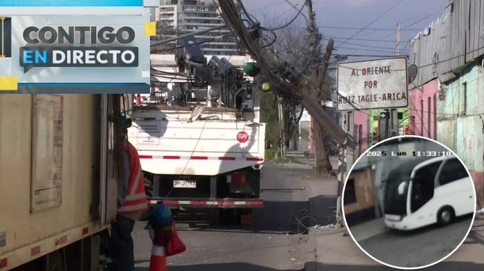 VIDEO | Bus chocó contra poste al intentar esquivar bache en el pavimento en Estación Central