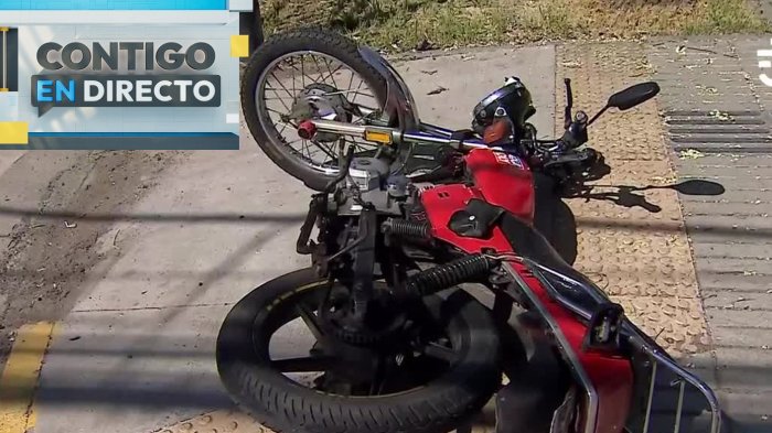 Choque entre dos motos dejó un herido en Macul: Conductor no respetó disco pare