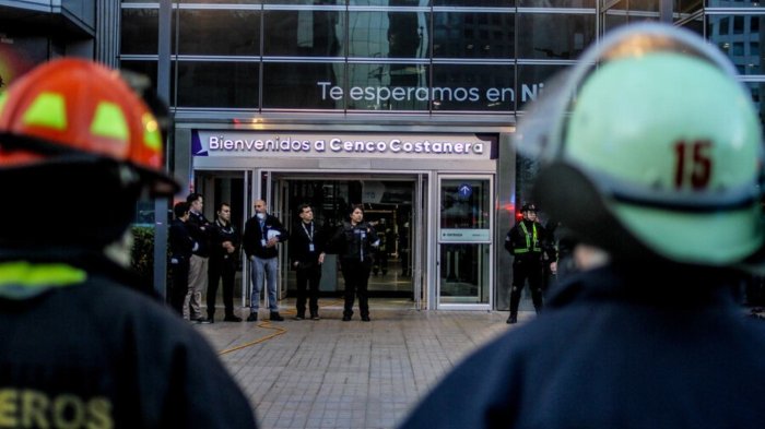 Tras incendio en Costanera Center: ¿Abrirá sus puertas hoy viernes el centro comercial?
