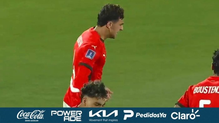 Egipto aprovecha una desconcentración en un tiro de esquina y llega al empate ante Chile