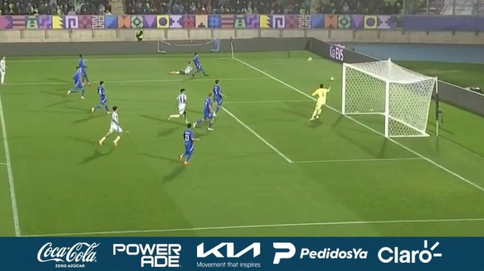 Lo tuvo Argentina: Julio Soler sacó un sorpresivo remate y el palo salvó a Italia