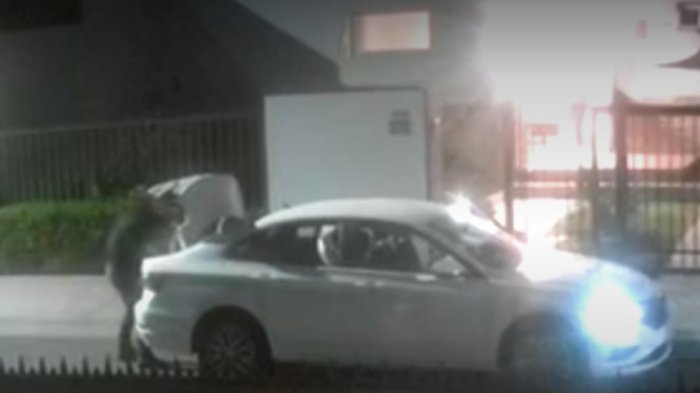 Revelan video de violento turbazo donde delincuentes golpearon a niño de 13 años en Peñalolén