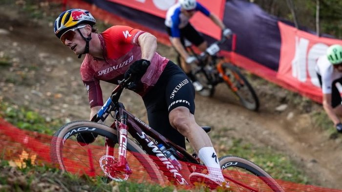 En el podio: Martín Vidaurre finalizó segundo en el Mundial de MTB tras sobresaliente actuación