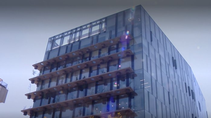 Vecinos de Las Condes denuncian ruidos molestos y suciedad por disco en azotea