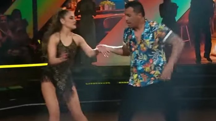 Esteban Paredes reveló que le han dicho sus amigos futbolistas por estar en Fiebre de Baile