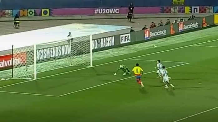 ¡Increíble, pero no fue gol de Colombia! Primero Barbi y luego Ramírez salvaron a Argentina
