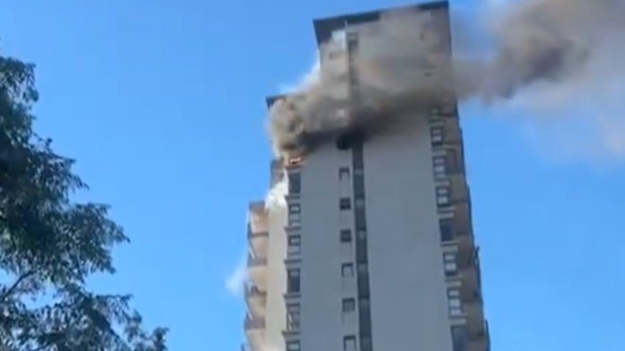 Incendió afectó a piso 18 en edificio de Santiago: Fueron evacuadas 150 personas