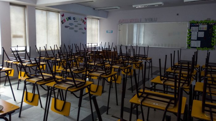 Impacto en Calama: Desplome de techo en liceo dejó una persona atrapada