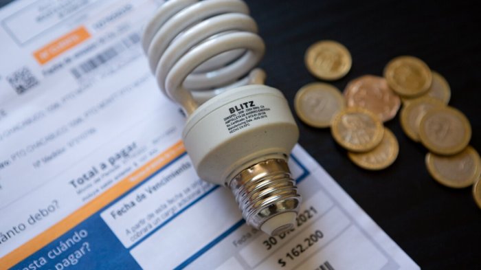 Gobierno descarta que se adelante la devolución de cobros excesivos de cuentas de luz