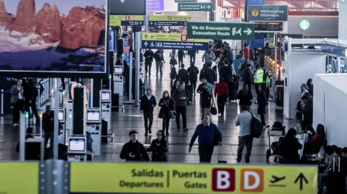 DGAC activa protocolos de emergencia en aeropuerto de Santiago por aviso de bomba