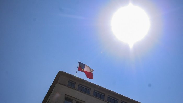 Cielos nublados y lluvias al sur: Así estará el tiempo este martes en todo Chile