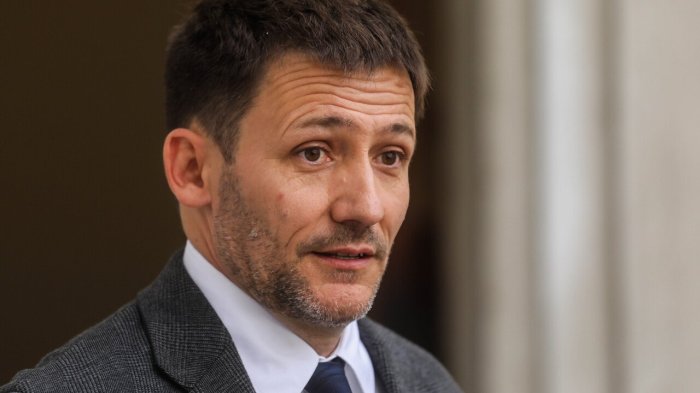 Por error en cuentas de luz: Oposición anuncia acusación constitucional contra Diego Pardow