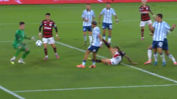 Con chilena incluida: La increíble chance que falló Flamengo ante Racing en la semifinal de ida