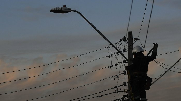 Reportan masivo corte de luz en gran parte de centro de Santiago