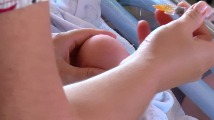 Destacan a Chile en prestigiosa revista por plan de vacunación contra el virus sincicial