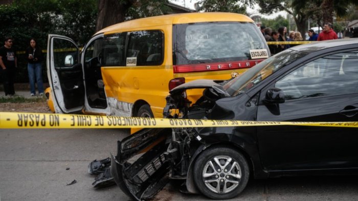 Nuevo accidente de furgón escolar con vehículo particular deja personas lesionadas en Conchalí